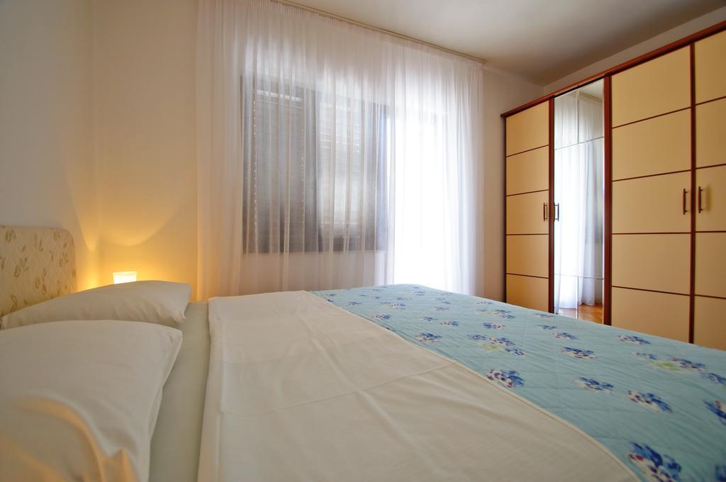 Hella Apartments Trogir Habitación foto