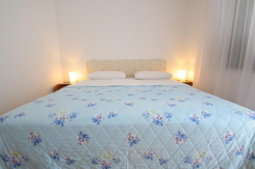Hella Apartments Trogir Habitación foto