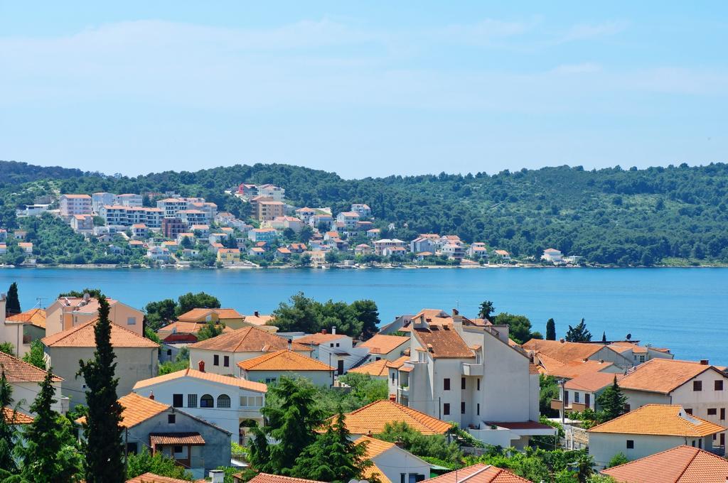 Hella Apartments Trogir Habitación foto