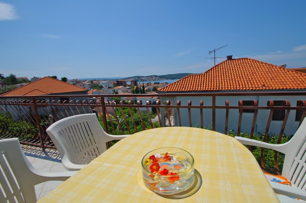 Hella Apartments Trogir Habitación foto
